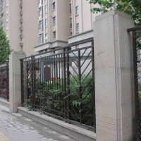 惠阳政府围墙铁艺护栏样式，汕头公园围墙锌钢护栏图片