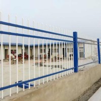 深圳项目部围墙栏杆 喷涂锌钢护栏现货 小区焊接式栅栏